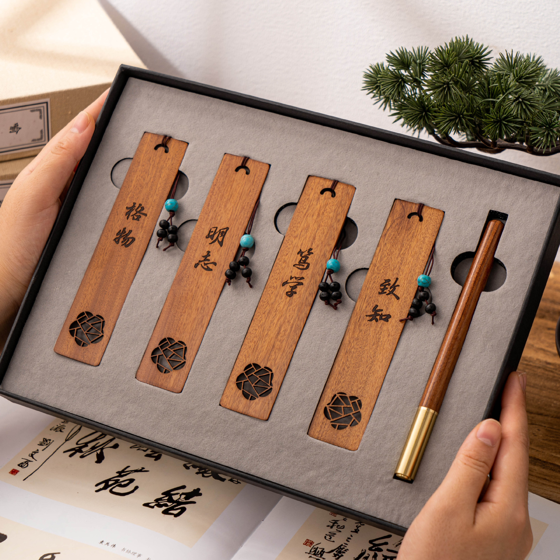 畢業(yè)禮物中國風(fēng)書簽套裝禮盒文創(chuàng)木質(zhì)伴手禮紅木書簽禮品