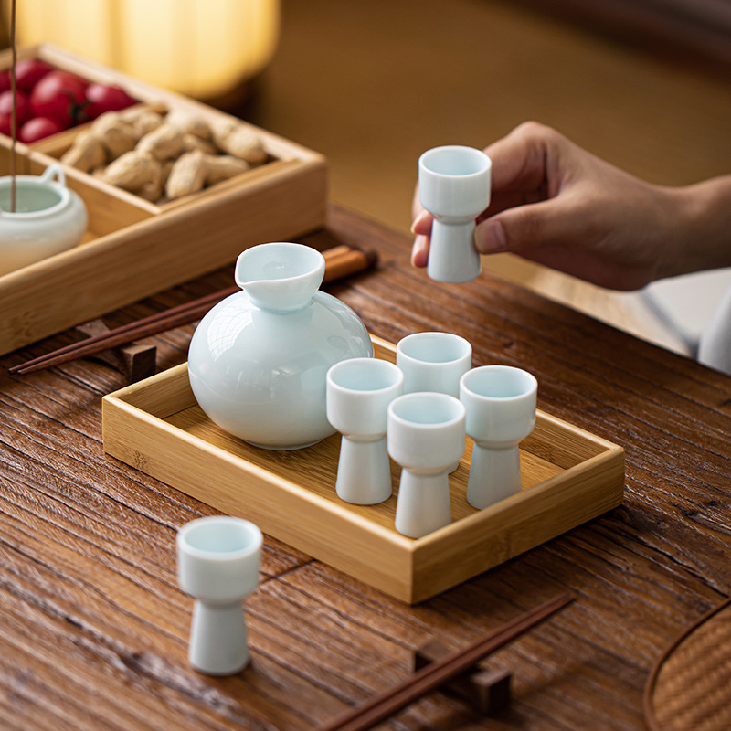 陶瓷白酒杯套裝家用仿古酒具酒盅組合分酒器創(chuàng)意中式小容量一口杯